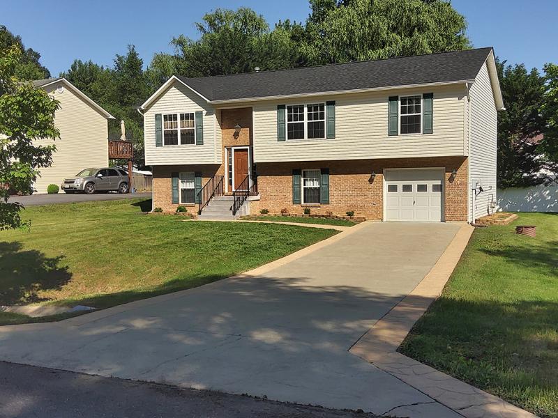 House Wash, Driveway Washing, & Windows and Screens in the city of Winchester, VA. Thumbnail